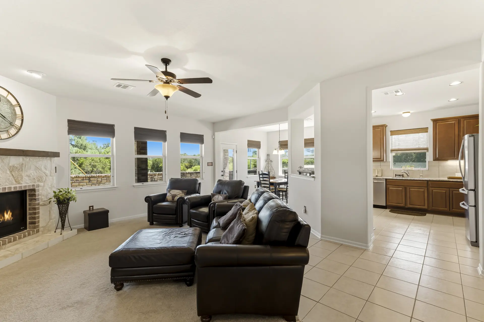 Another interior view of 2627 Verona Park